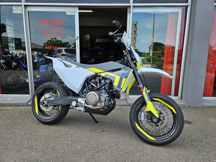 2020 701 Super Moto