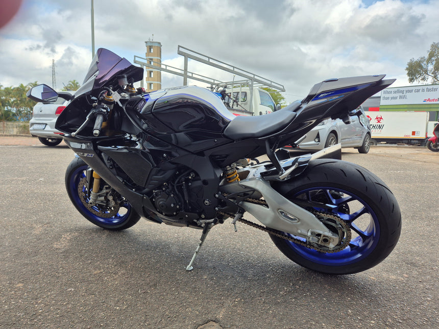 2020 YAMAHA YZFR1M