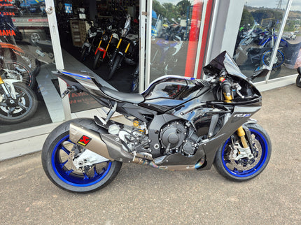 2020 YAMAHA YZFR1M