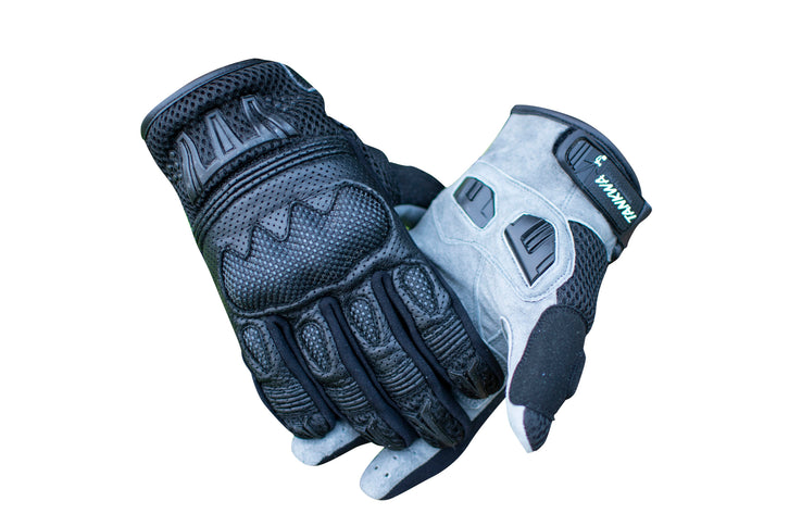 Metalize Dakar Tankwa road gloves with black synthetic leather and protective knuckles, designed for motorcycle riding.