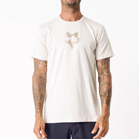 Vintage white FOX inorganic SS tee, casual short-sleeve T-shirt with simple design, made for comfortable everyday wear.