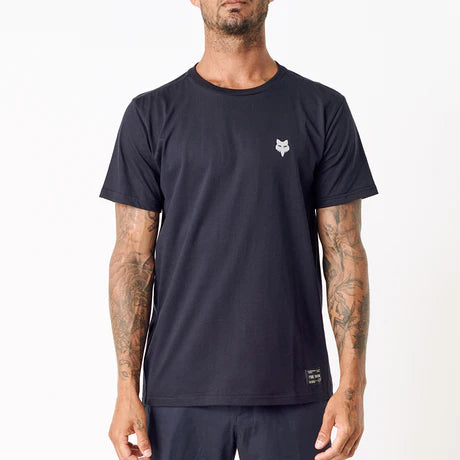 Black FOX Axion Ss Tee, a casual short-sleeve T-shirt with the FOX logo, displayed on a plain background.