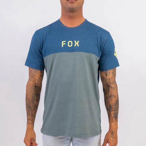 FOX Taunt Tee in Heather Green, casual men's T-shirt with FOX logo, made for comfortable everyday wear.