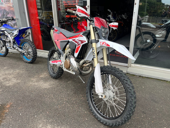 Used Fantic 2025 Fantic 300 XE dirt bike with off-road tires and sporty design, suitable for trail riding and motocross adventures.