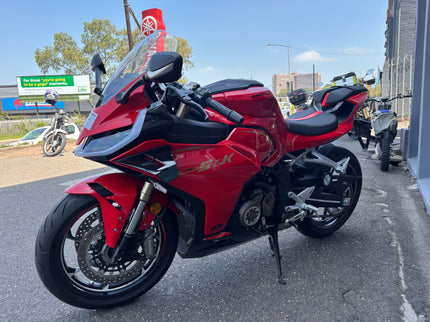 2026 QJ Motor SRK 421 used bike in side view, showing its sporty motorcycle design