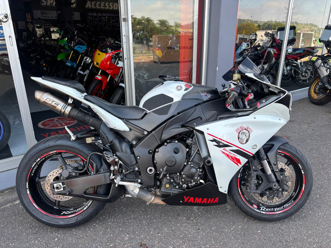 Used 2014 Yamaha YZF R1 motorcycle, blue sport bike with sleek design, showcasing Yamaha's high-performance engineering.