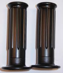 ARIETE Yamaha PW black replica grips showing textured rubber surface and ergonomic design for motorcycle handlebars.