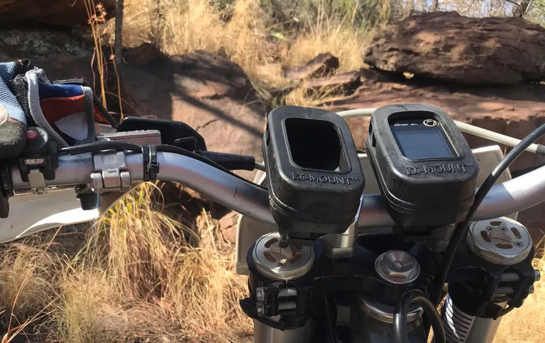 J-MOUNT Etrex Single Superlite handheld GPS device with compact design and digital display for outdoor navigation.